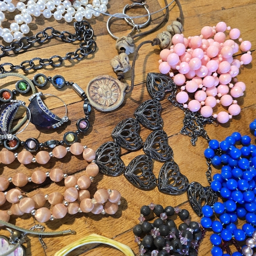 Vintage To Now Jewelry Lot Costume Estate Find Needs Cleaned. Mixed - Picture 10 of 13
